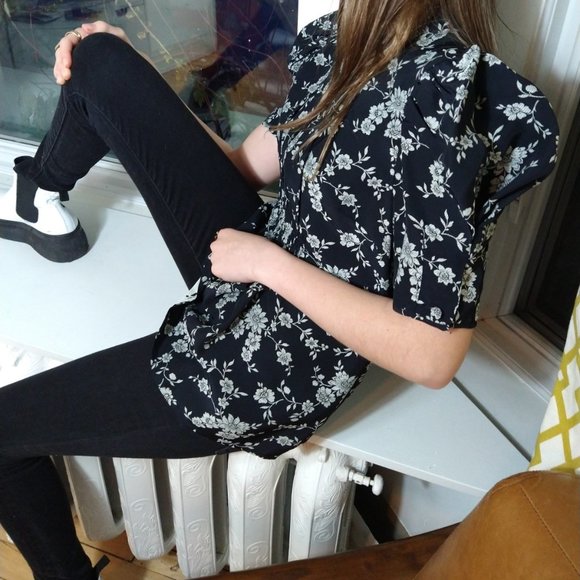 Gathered Sleeve Blouse from CO blakck with off white flowers - Picture 10 of 10